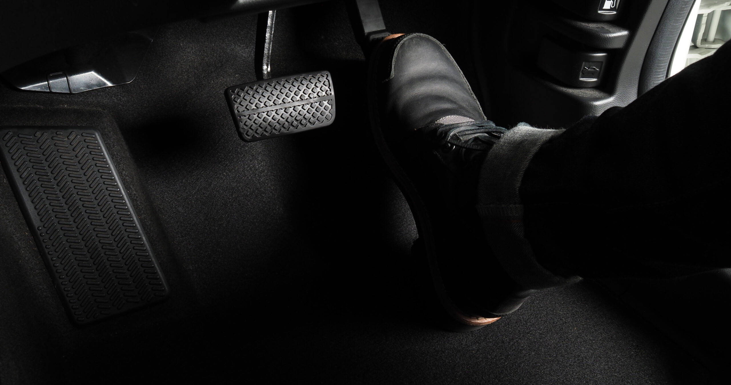Como identificar defeito no sensor do pedal do acelerador?