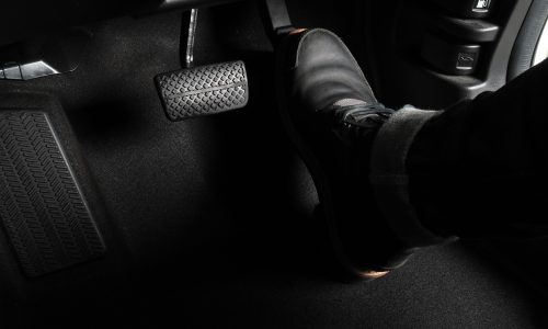 Como identificar defeito no sensor do pedal do acelerador?